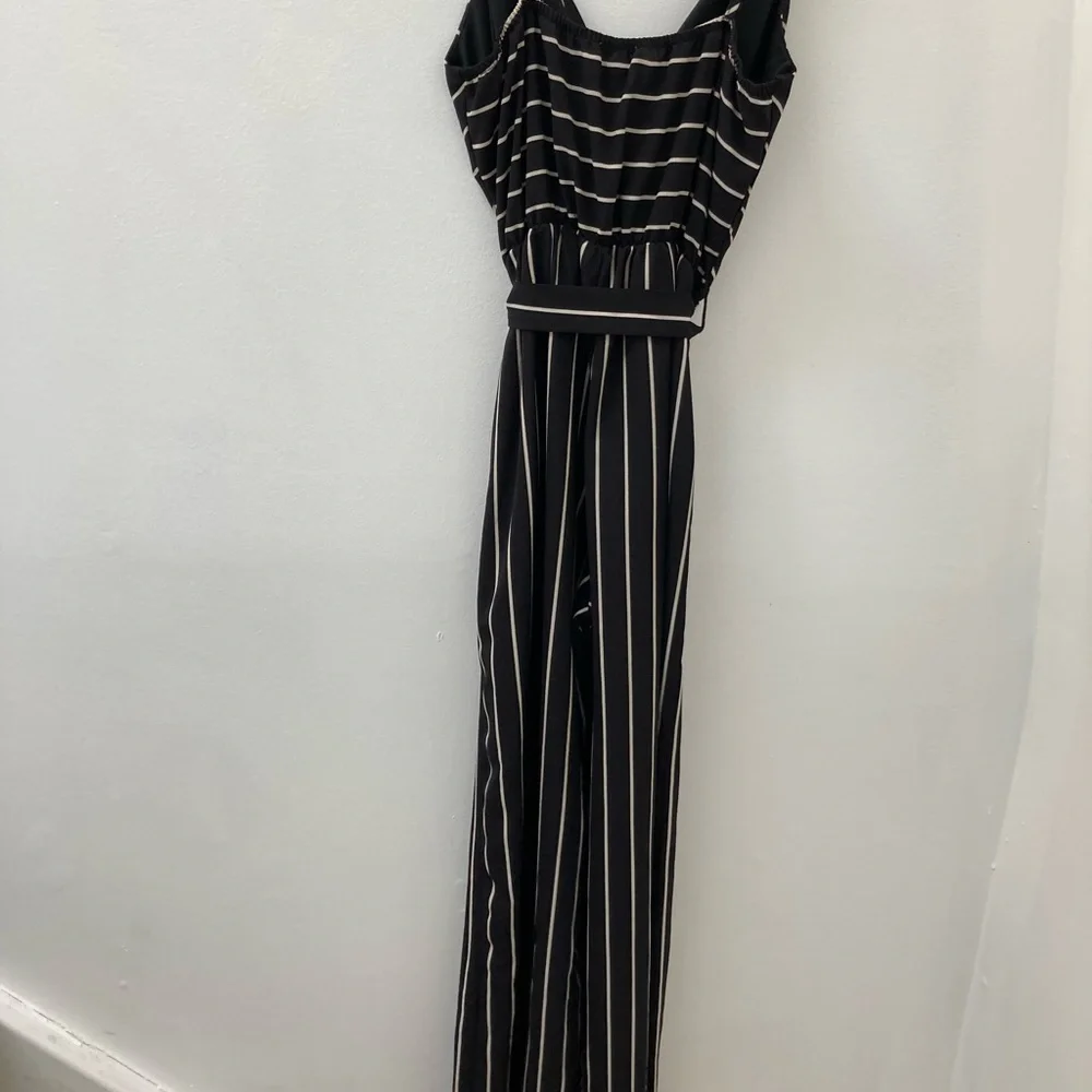 Black with white stripes jumpsuit with wide legs and belt. Size medium - Picture 8 of 8